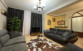 Elly Apartment